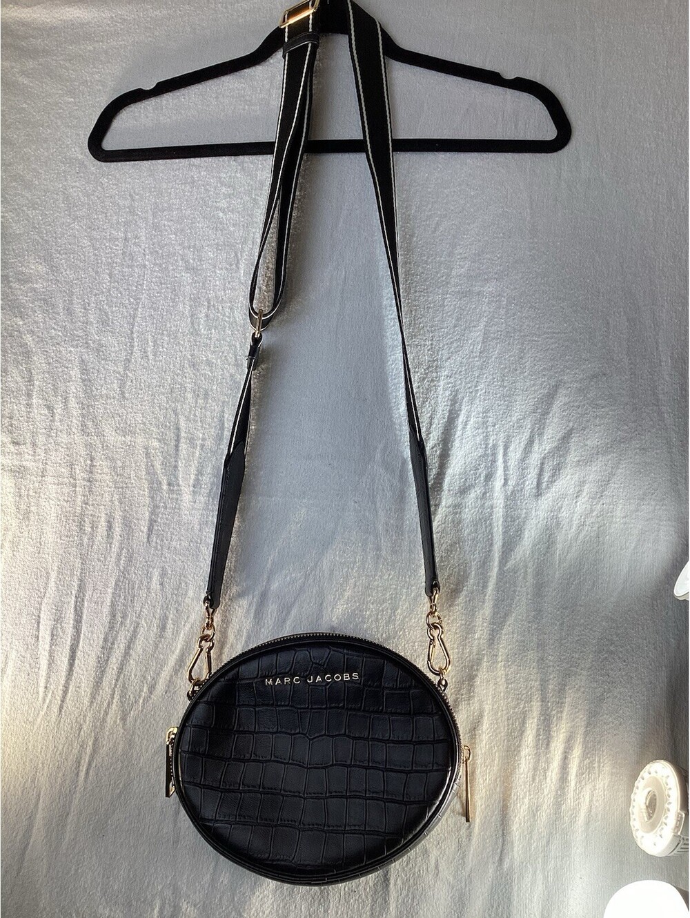 MARC JACOBS ‘Rewind’ Oval Textured Double Zip Crossbody Bag, Black